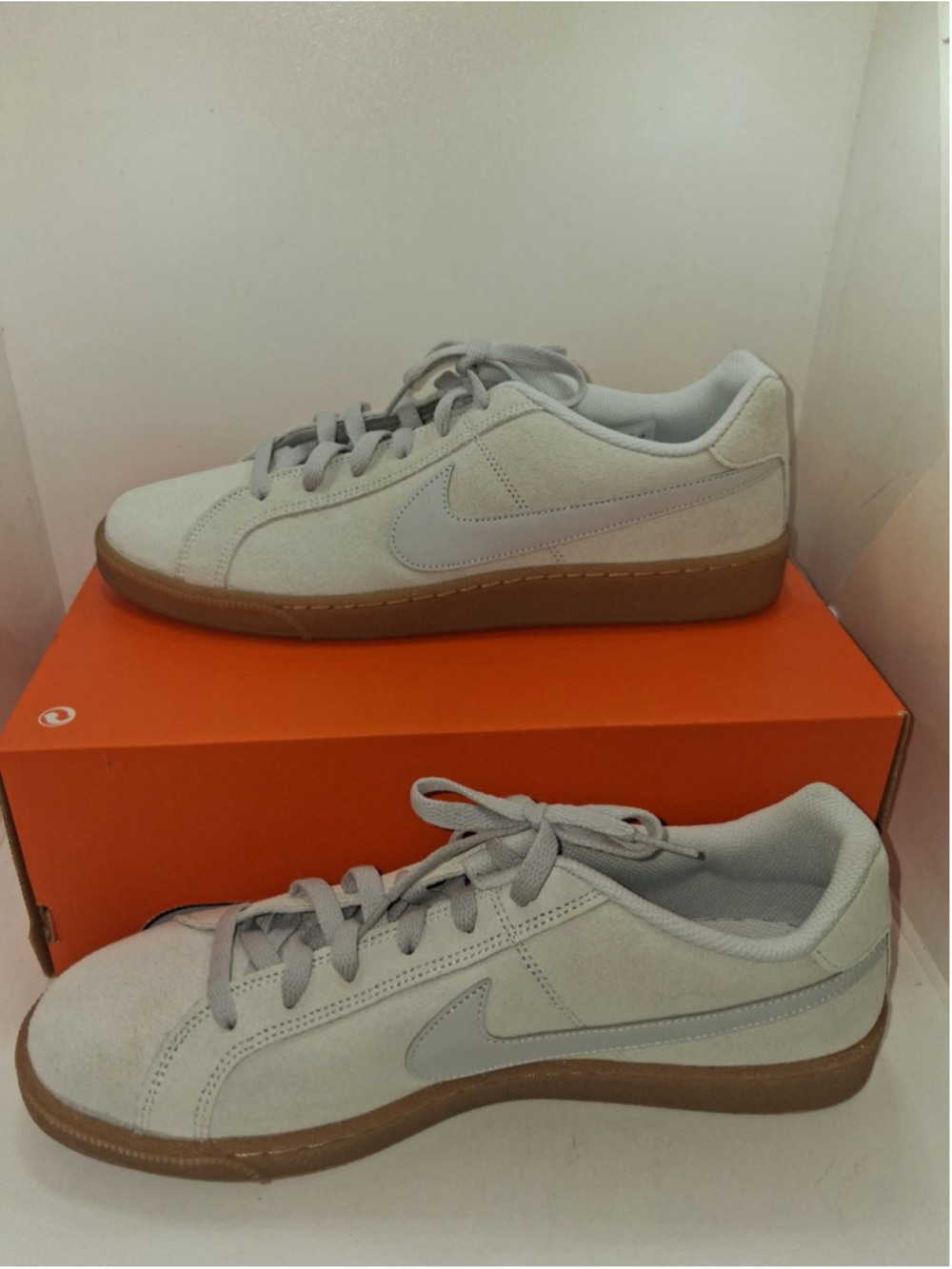 Nike Women's Court Royale Suede Platinum Gum Casual Shoes Trainers New Size 12 - Picture 2 of 9